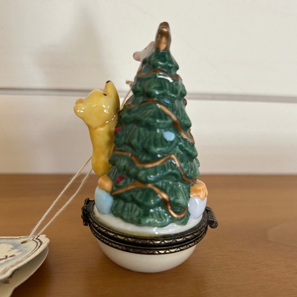 Classic Pooh Midwest of Cannon Falls Porcelain Hinged Box - Picture 3 of 10